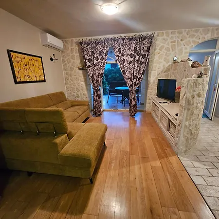 Jeger Apartment *