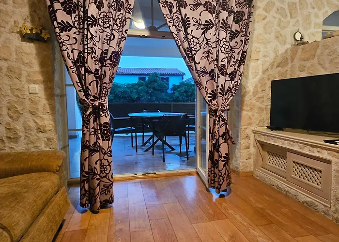 Jeger アパート ポヴリャナ