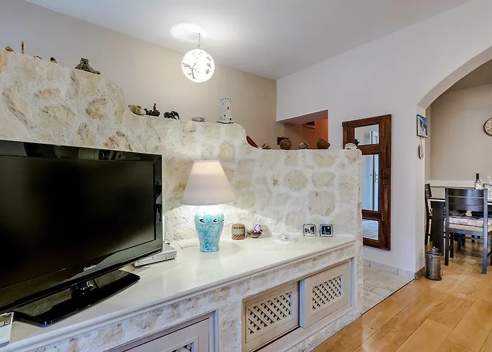 アパート Jeger ポヴリャナ